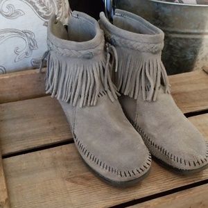 Minnetonka maccosins